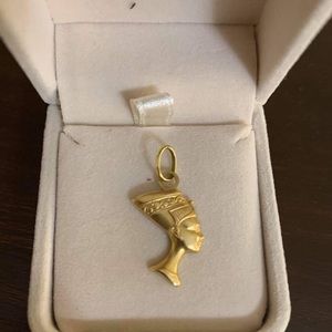 18K solid gold Nefertiti pendant